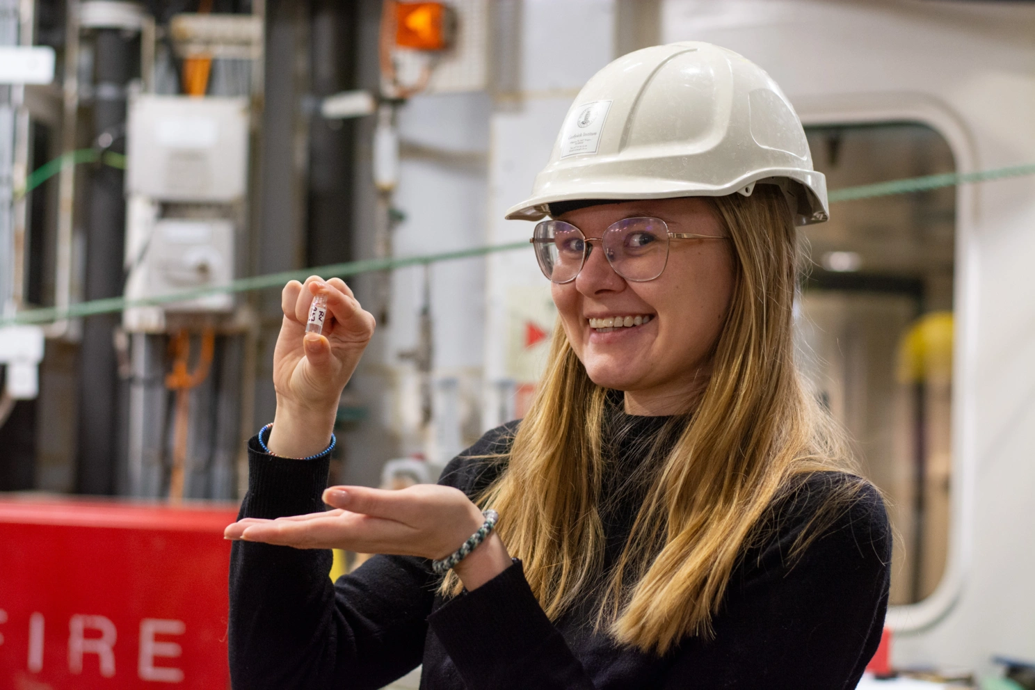 Some times a little is all it takes. Idunn Hana from the University of Bergen has collected a tiny water sample. Photo: Ellen Viste