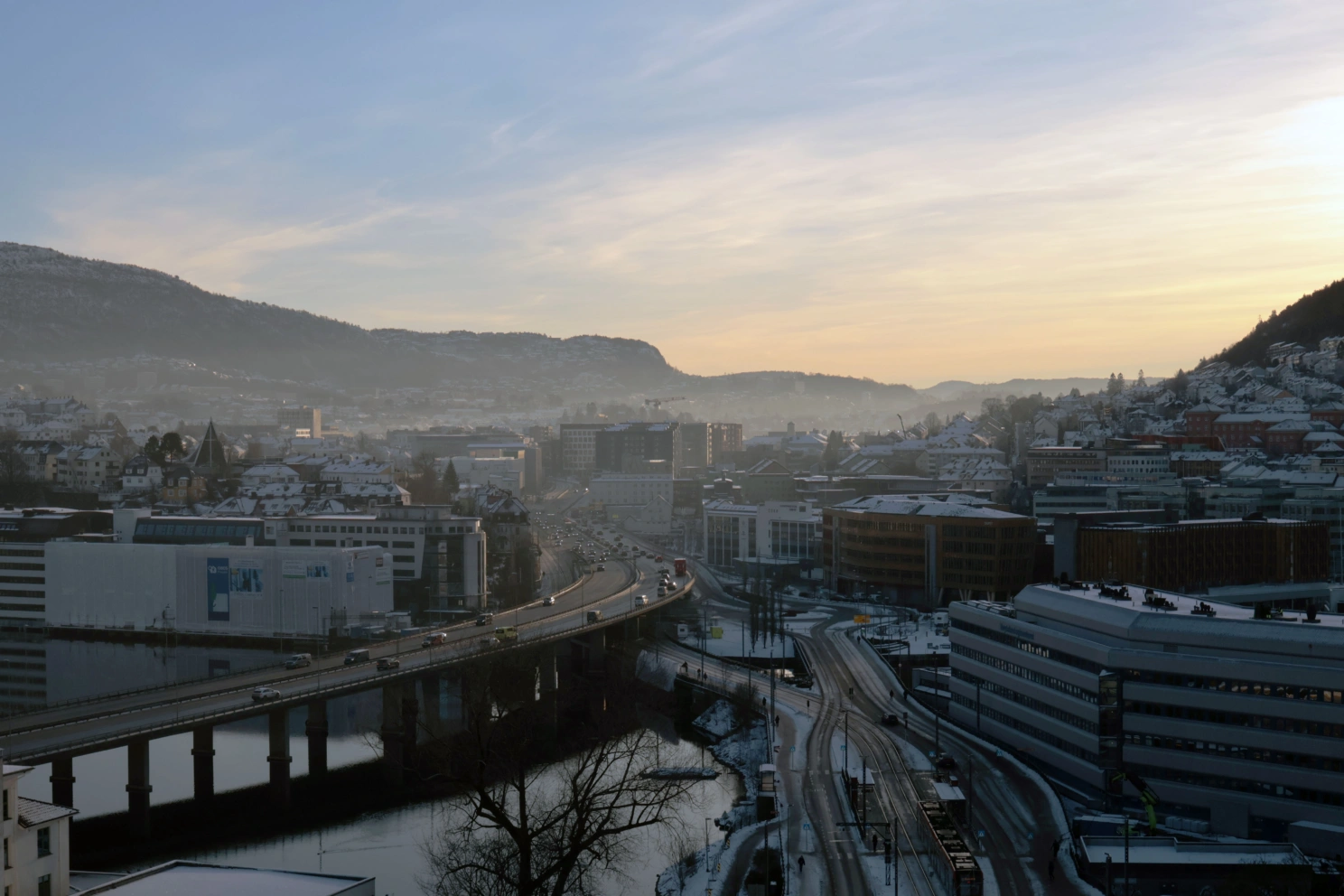 Inversjon fører til at forurenset luft blir liggende. Foto: Gudrun Sylte / Bjerknessenteret