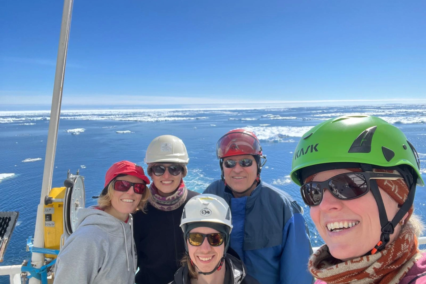 From left: Elin Darelius (University of Bergen and the Bjerknes Centre), Lilli Weninger (University of Bergen), Hans Erik Alterskjær (Norwegian Polar Institute), Kristen Fossan (Norwegian Polar Institute) and Ragnheid Skogseth (The University Centre in Svalbard). Foto: privat